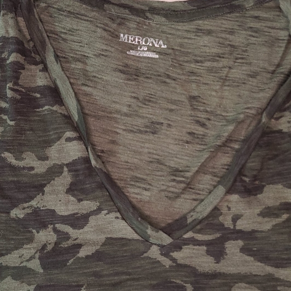 Camo V-neck Tee - Picture 2 of 2